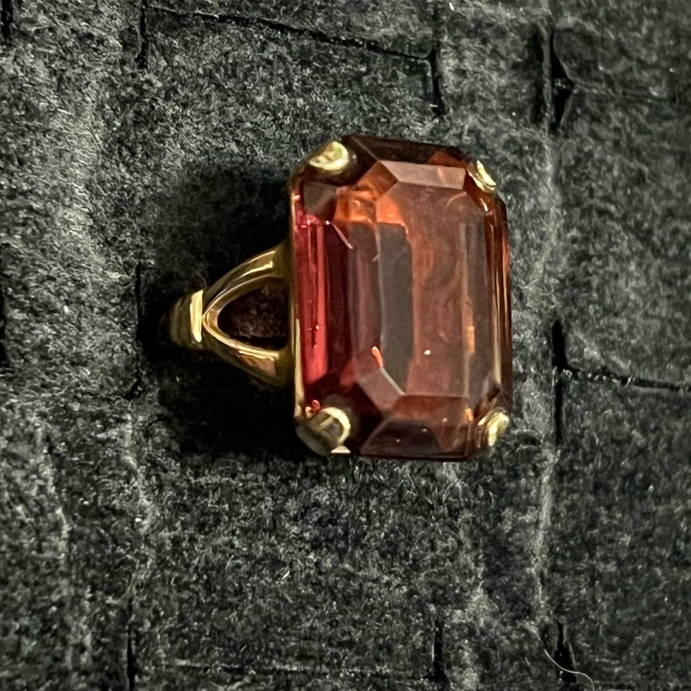 Vintage Avon gold plated Burgundy Quartz ring size 6 - Picture 2 of 6